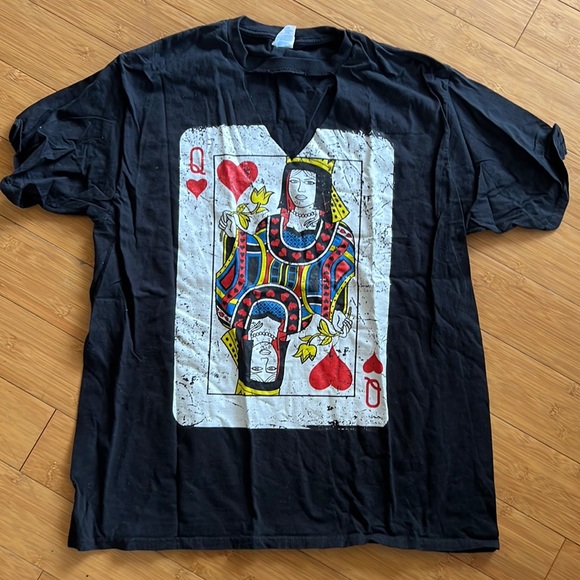 Tops - Queen of Hearts Tee